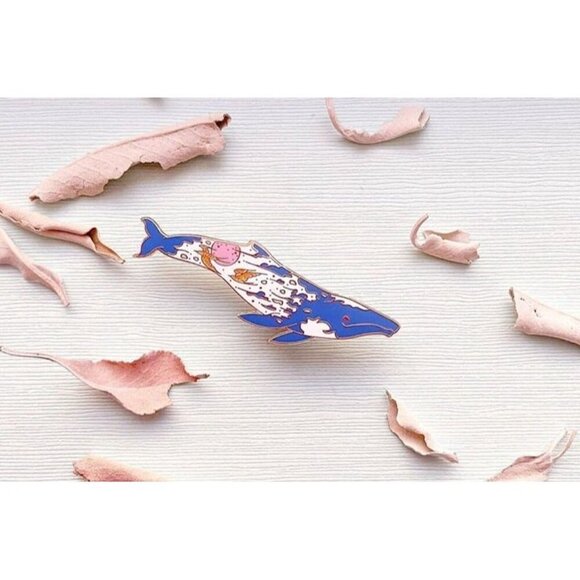 Sunrise Gray Whale Pin - Gold Plated Sea Life Jewelry - Ocean & Wildlife Brooch - Picture 8 of 8